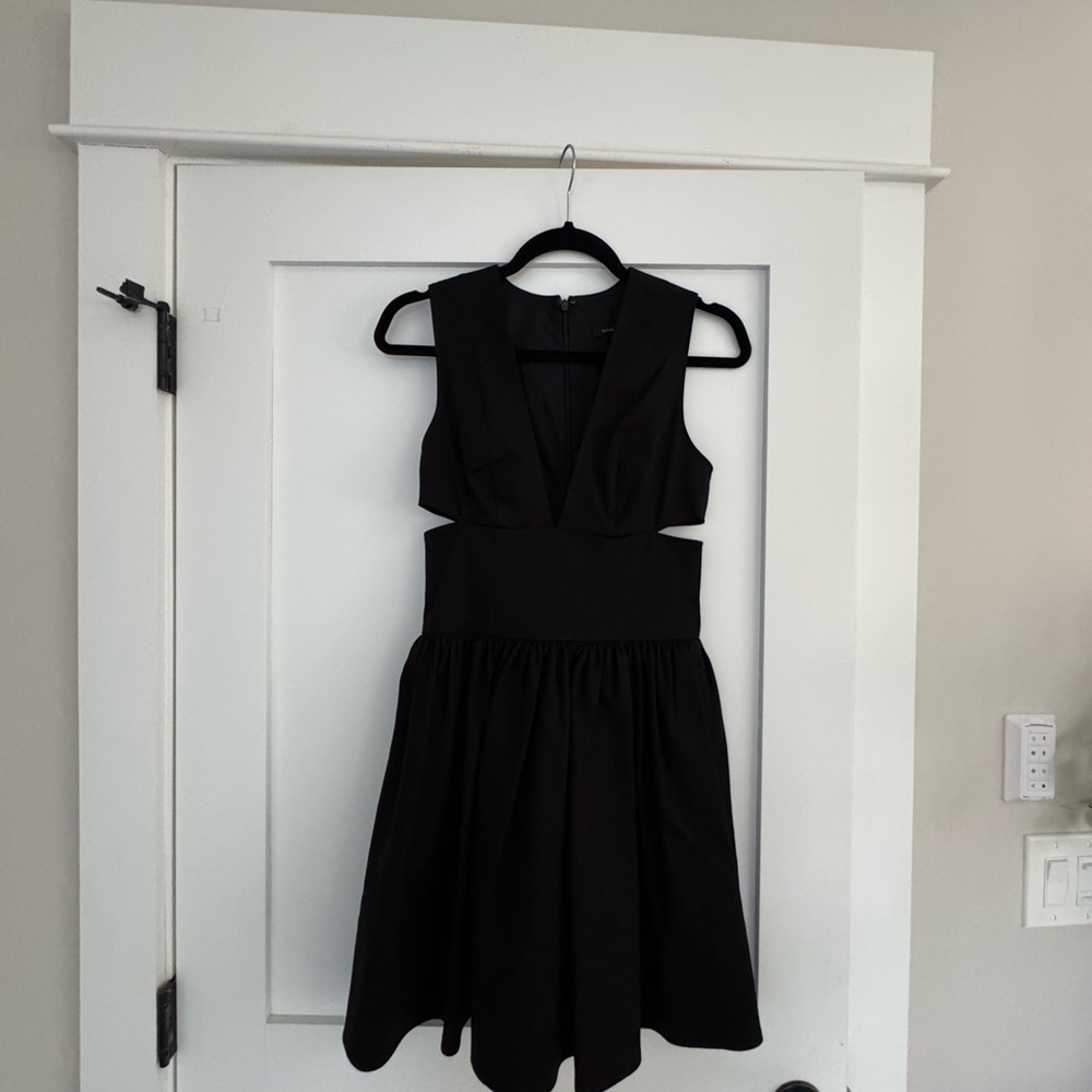 Elegant Black Sleeveless Dress